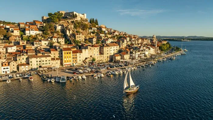 Keineswegs so überlaufen wie andere Städte Dalmatiens: Šibenik wirkt wie eine Festung