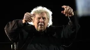 Mikis Theodorakis bei seinem letzten Konzert als Dirigent, 2017 in Athen