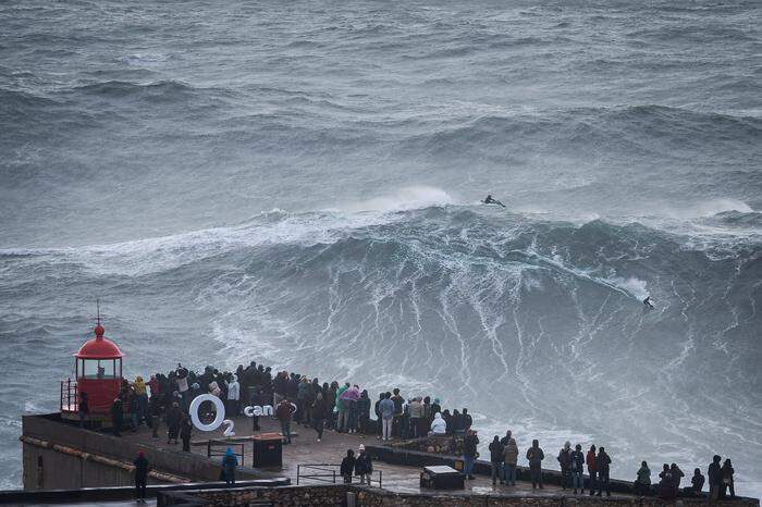 Gigantische Welle in Nazaré 