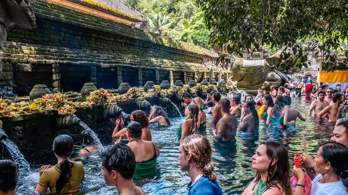 Andrang bei den heiligen Quellen im Tempel Tirta Empul bei Ubud