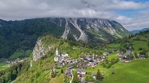 Von Pürgg geht es entlang des Kirchenwegs<strong> </strong>zum Gipfelkreuz am Gindlhorn
