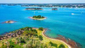 Der Golf von Morbihan ist ein inselreiches Binnenmeer im Süden der Bretagne