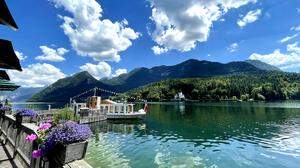 Blick vom Seehotel Grundlsee auf die Villa Castiglioni