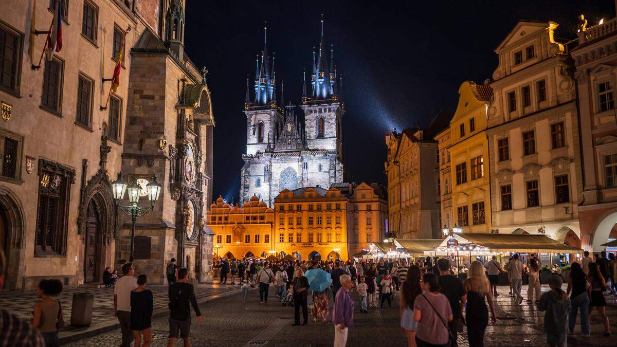 Die Innen-Stadt von Prag ist besonders beliebt bei Touristinnen und Touristen