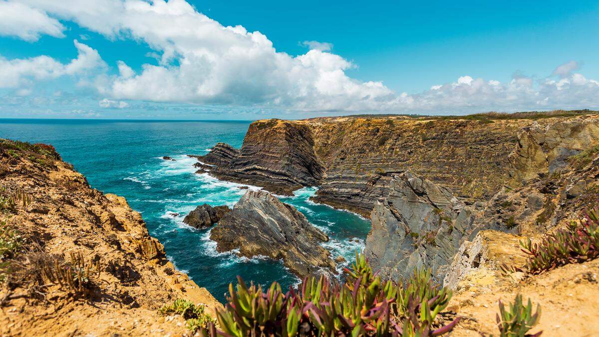 Zwischen Almograve und Zambujeira do Mar zeigt sich die Küste besonders zerklüftet