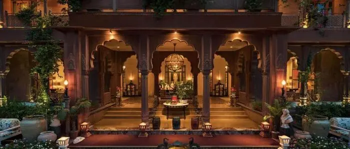 Der Eingang zum Hotel Narendra Bhawan
