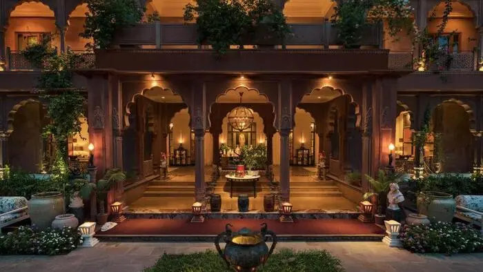 Der Eingang zum Hotel Narendra Bhawan