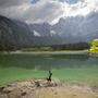 Die Laghi di Fusine sind zwei eiszeitliche Bergseen nördlich des 2679 Meter hohen Gipfels des Mangart