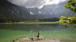 Die Laghi di Fusine sind zwei eiszeitliche Bergseen nördlich des 2679 Meter hohen Gipfels des Mangart