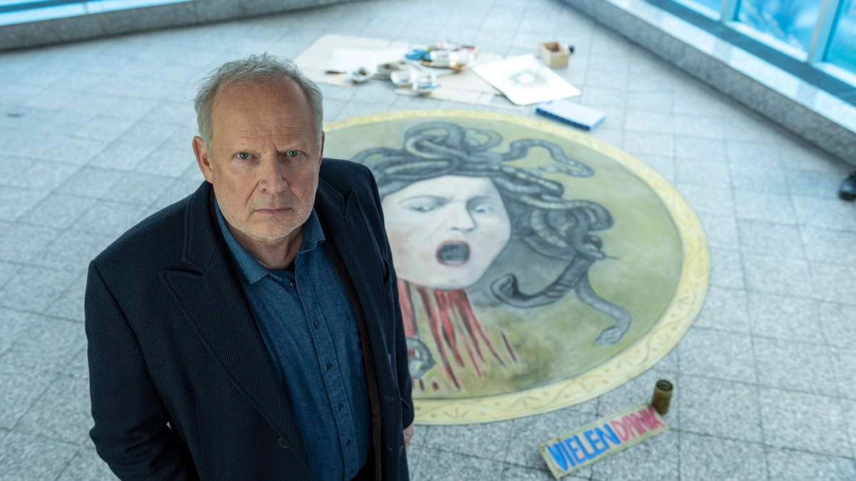 Axel Milberg ist noch einmal Kommissar Klaus Borowski. Titel des letzten Falls: „Borowski und das Haupt der Medusa“. 