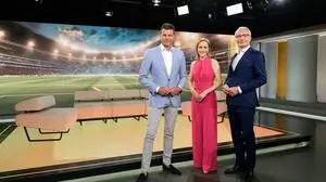 Führen im ORF während der EM durch das Studiogeschehen Bernhard Stöhr, Alina Zellhofer und Rainer Pariasek.