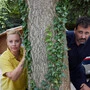 Katharina Straßer als Liesl Schaber mit Marcel Mohab  (Postenkommandant Magnus) 