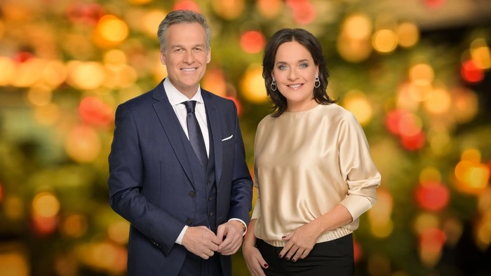 Eva Pölzl und Tarek Leitner melden sich live aus dem ORF-Zentrum, von wo auch wieder in alle neun Landesstudios geschaltet wird