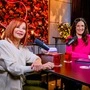 Psychologin und Paartherapeutin Gerti Senger mit Nina Horowitz bei der Aufzeichnung von „Liebesg’schichten und Heiratssachen – Der Podcast“