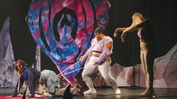 „Once upon a Time in the Flames“: Punk-Ballett im Sinne des Festivalmottos „Horror patriae“