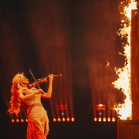 Viel Feuer bei Linda Lampenius und Pete Parkkonen aus Finnland: Das Duo führt klar bei den Buchmachern