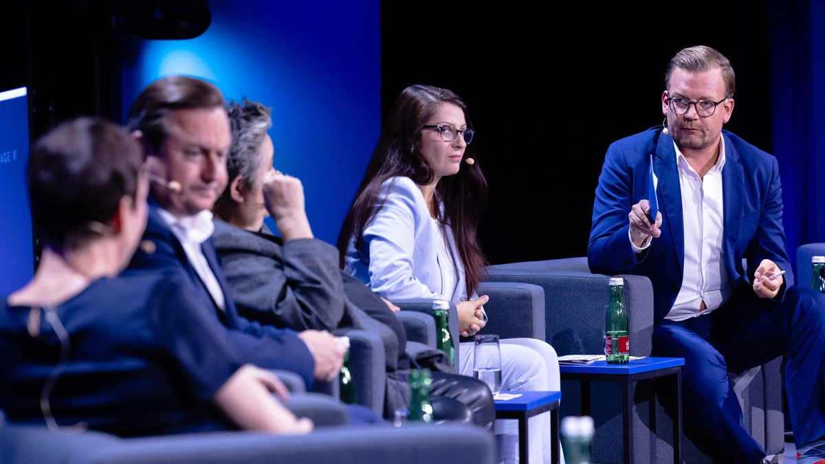 Gastgeber Jürgen Hofer (“Horizont“, rechts) mit den Mediensprechern