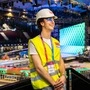 Cosmó bei der Besichtigung der Wiener Stadthalle und der ESC-Bühne