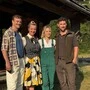 Melissa Naschenweng beim Dreh von „Herzklang“ mit Michael Steinocher (links), Katharina Pichler und Ferdinand Seebacher im Drautal