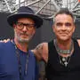 Florian Wieder mit Robbie Williams. Er schuf für etliche Popstars die Konzertbühne, etwa Adele und U2