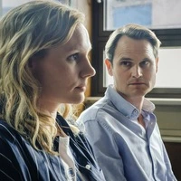 Kriminalhauptkommissarin Emmy Rathgeber (Rosalie Thomass) und Kriminalhauptkommissar Felix Voss (Fabian Hinrichs)