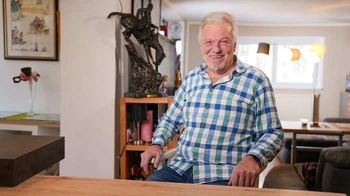 Heinz, 67-jähriger Kaufmann i. R. aus Niederösterreich, spielt leidenschaftlich gern Tennis. Momentan spielt der Kaufmann im Ruhestand noch mit seiner Tochter, aber vielleicht nimmt ja bald eine neue Herzensdame ihren Platz ein. Wen er sucht: „Sie soll liebevoll sein und ein gewisses, Maß an Weiblichkeit´ mitbringen. So wie zum Beispiel die Sofia Loren.“ 
