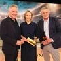 Sportchef Hannes Aigelsreiter (rechts) mit Chefregisseur Michael Kögler und Alina Zellhofer.