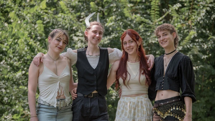 Petra (27), Lilly (25), Michelle (25), Tanja (29) (von links nach rechts)