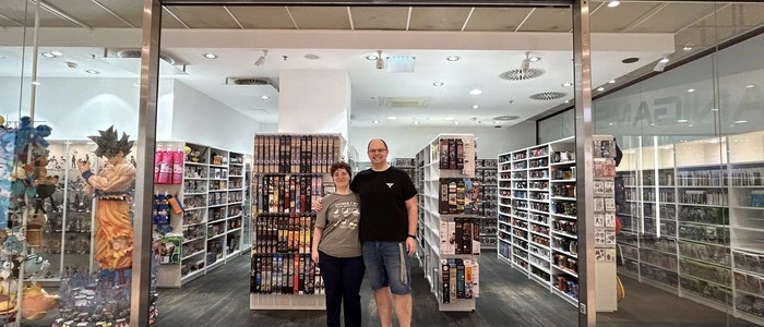 Hanna Resch und Filialleiter Thomas Hatzl eröffnen das größere Geschäft