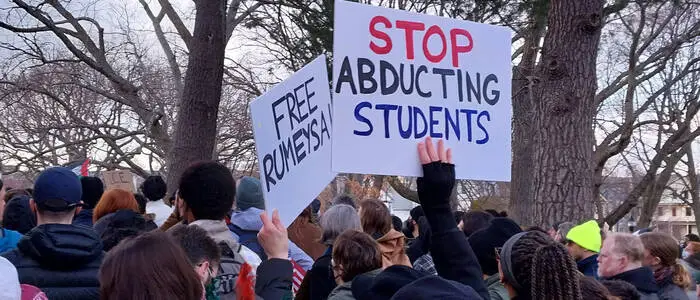 Vor der Tufts Universität wurde gegen die Festnahme der Studentin demonstriert