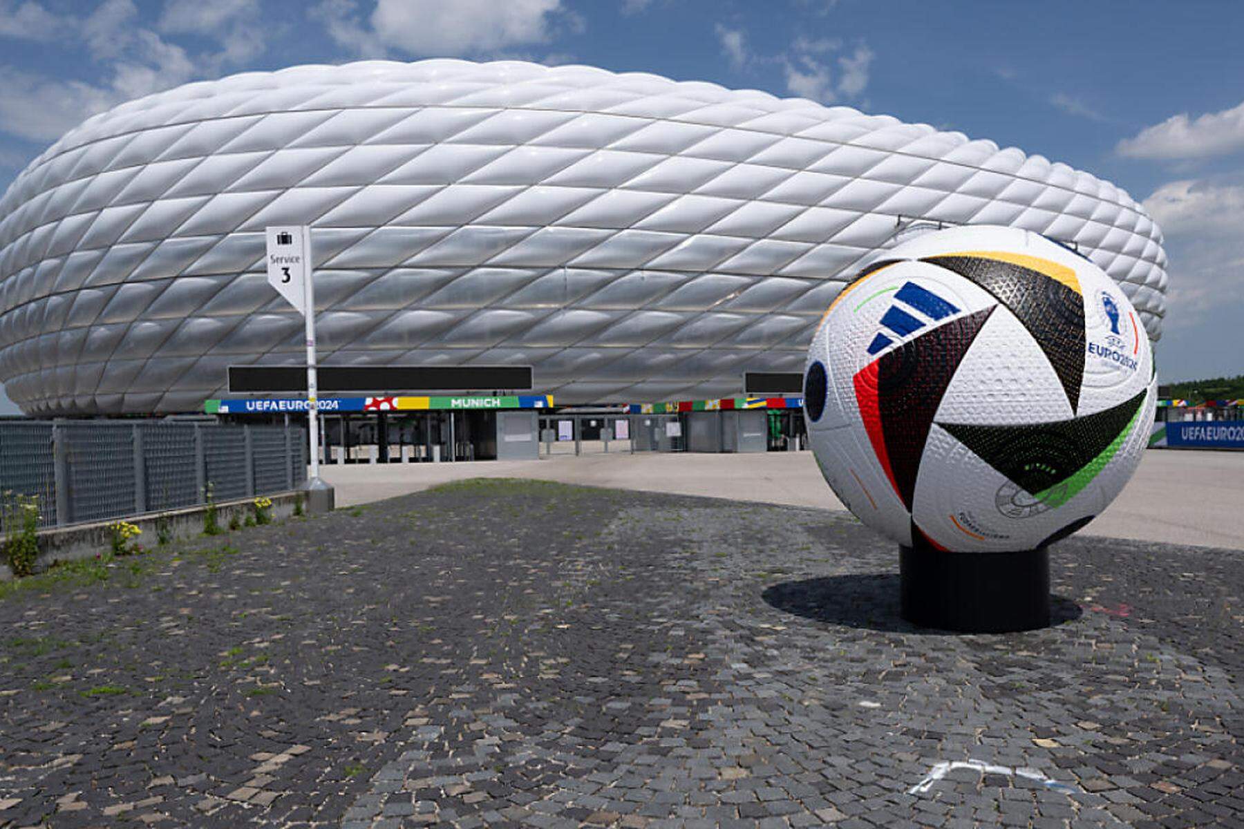 UEFA Euro 2024: Wann ist ein Foul ein Foul? Fußball-Experte Johnny Ertl erklärt