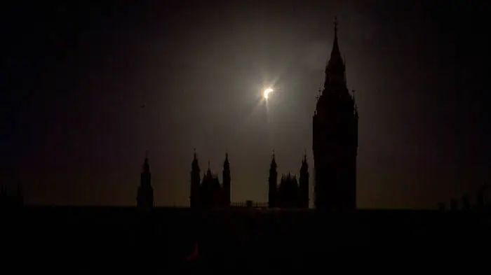 Sonnenfinsternis in Westminster, London