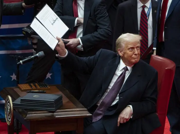 January 20, 2025, Washington, District of Columbia, USA: President Donald Trump shows off an executive order he signed at an indoor Presidential Inauguration parade event at the Capital One Arena in Washington. Washington United States - ZUMAs44_ 20250120_zaf_s44_014 Copyright: xK.C.xAlfredx