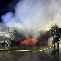 Können längerfristig ein Brandherd sein: E-Autos.