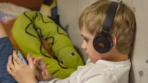 Beim Cybergrooming suchen sich Täter auch sehr junge Opfer (Symbolbild)