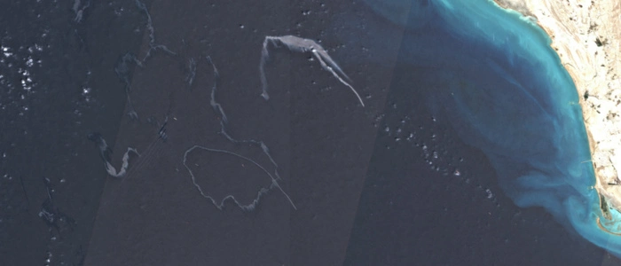 Satellitenbilder zeigen Ölteppiche in der Nähe von Naturschutzgebieten