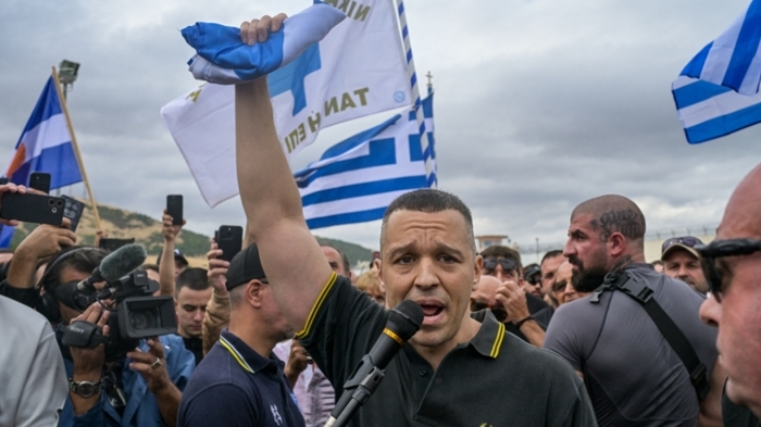Griechischer Neonazi Kasidiaris bei Haftentlassung gefeiert