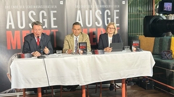 Polit-Blogger Grosz (M.) mit Nemeth (FPÖ) und Ebner-Steiner (AfD)