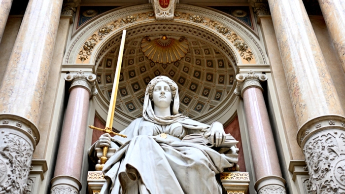 Justitia hat erneut ihre Preise erhöht
