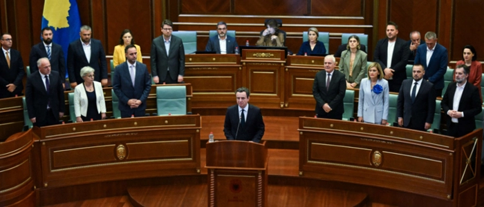 Premier Kurti spricht im Parlament des Kosovo
