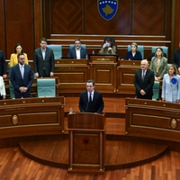 Premier Kurti spricht im Parlament des Kosovo