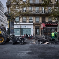 Aufräumarbeiten nach Ausschreitungen in Paris