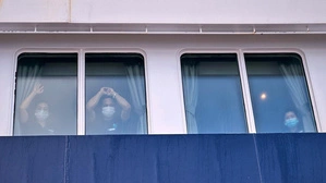 Passagiere der MV Hondius, bevor sie von Bord geholt wurden