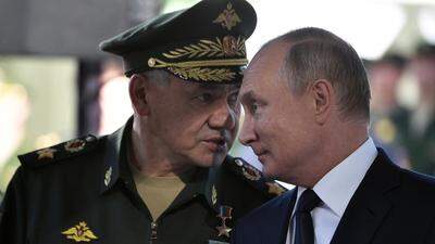 Weggelobt: Der Putin stets treu ergebene 68-jährige Schoigu soll künftig den durchaus einflussreichen nationalen Sicherheitsrat als Sekretär leiten