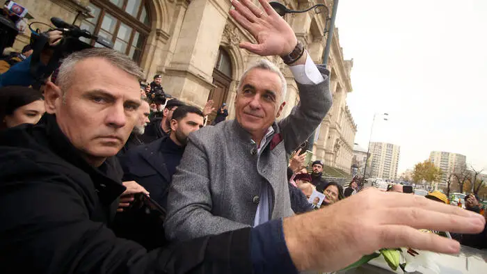 2025 gab es wegen des Vorwurfs des Staatsstreichs bereits in erster Instanz einen Prozess gegen Călin Georgescu. Seit diesem Montag wird der Fall nun vor dem Berufungsgericht in Bukarest verhandelt.
