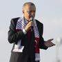 Bei seiner Rede vor zehntausenden Anhängern trug Erdogan einen Schal mit den Flaggen der Türkei und Palästinas. Israel bezeichnete der türkische Präsident als Schachfigur des Westens, die in Gaza Kriegsverbrechen beginge.