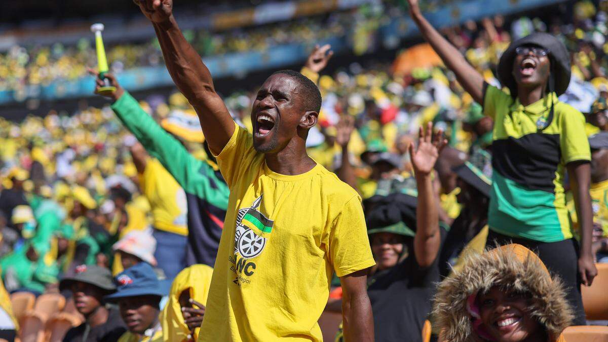 Von seinen Anhängern wird der ANC noch immer glühend verehrt. Viele junge Wähler wenden sich angesichts von Korruption und Misswirtschaft aber ab