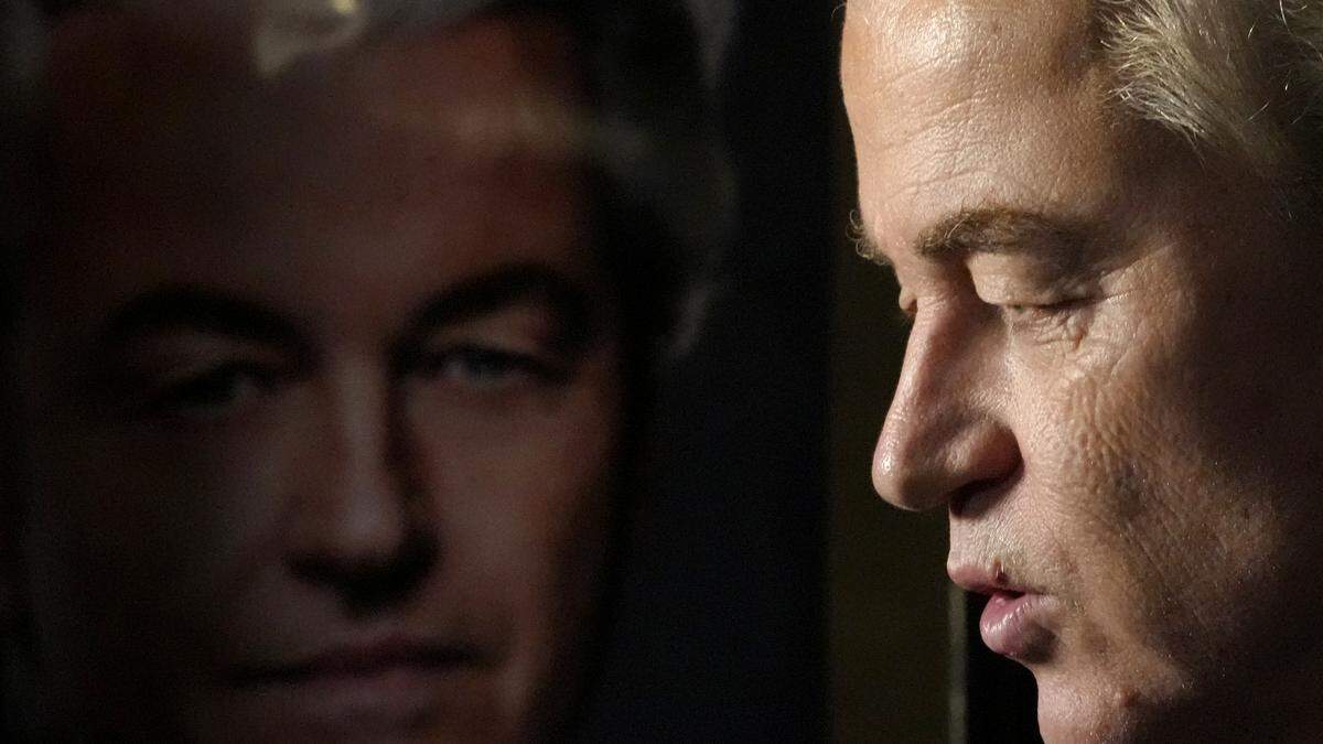 Geert Wilders kommt mit seiner Partei auf 37 von 150 Sitzen. Schon seit Jahren setzt der mittlerweile 60-Jährige auf die Themen Migration und Islam