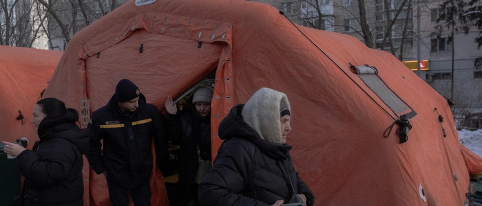 Im vergangenen Winter wurden in vielen ukrainischen Städten sogenannte Wärmepunkte errichtet. In den beheizten Zelten konnten die Menschen die Nacht verbringen und ihre Handys aufladen