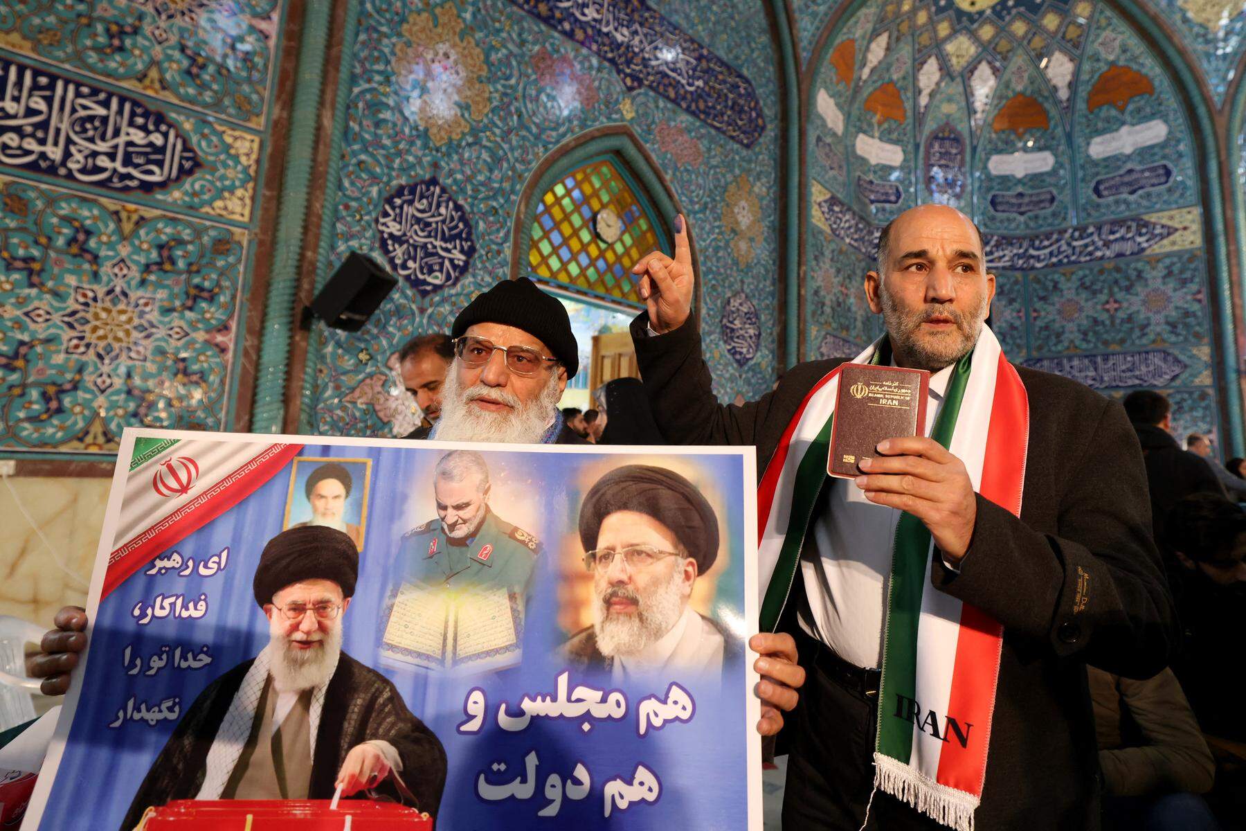 Erste Teilergebnisse: Erzkonservative führen bei der Wahl im Iran